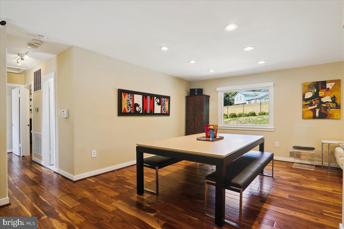 QUINCE ORCHARD KNOLLS - Residential