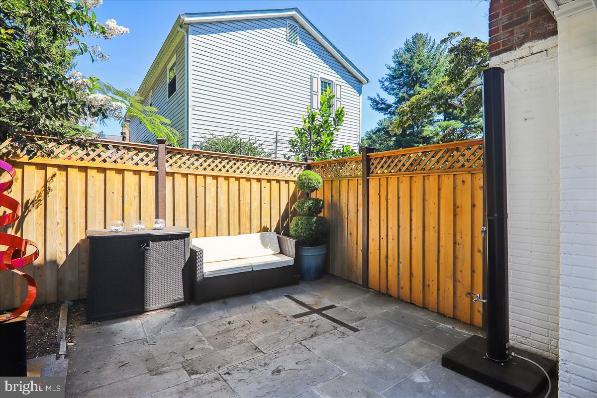 QUINCE ORCHARD KNOLLS - Residential