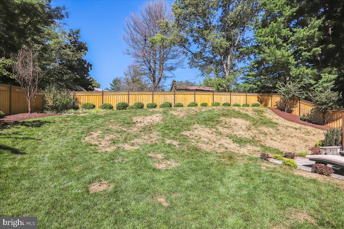 QUINCE ORCHARD KNOLLS - Residential