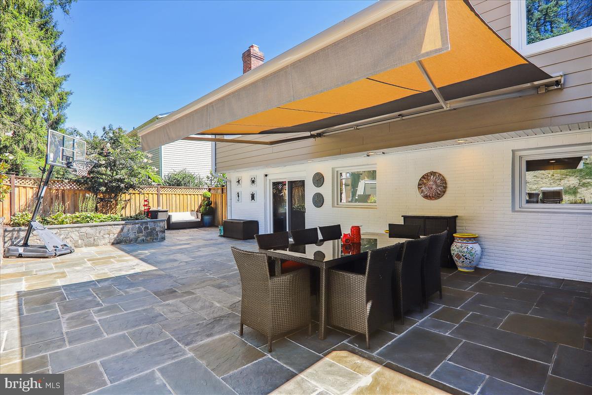 QUINCE ORCHARD KNOLLS - Residential