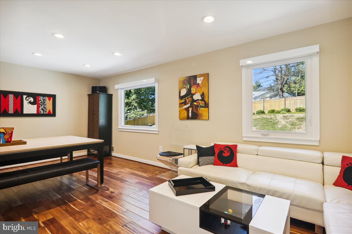 QUINCE ORCHARD KNOLLS - Residential