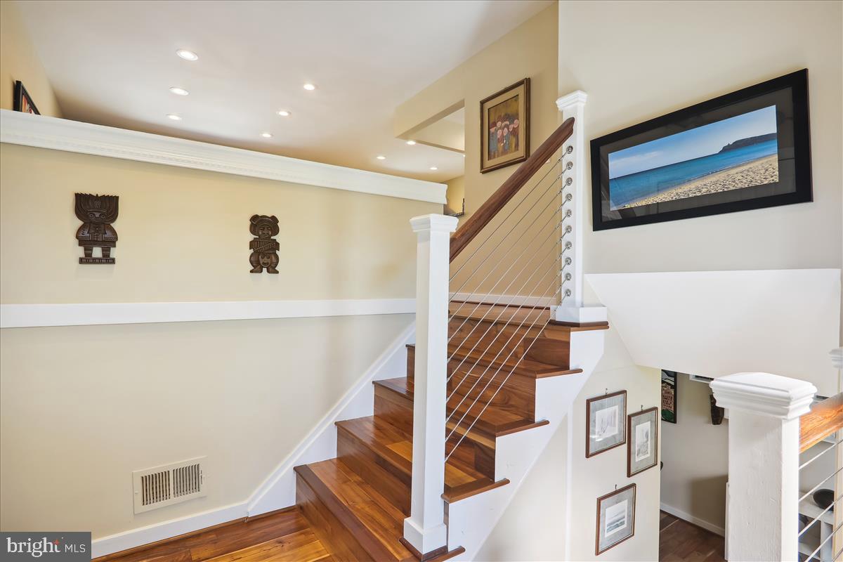 QUINCE ORCHARD KNOLLS - Residential