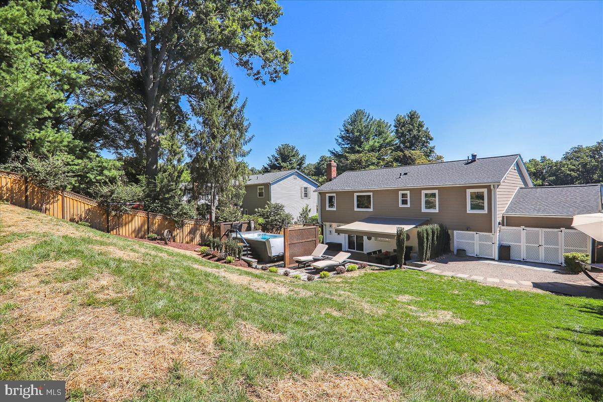 QUINCE ORCHARD KNOLLS - Residential