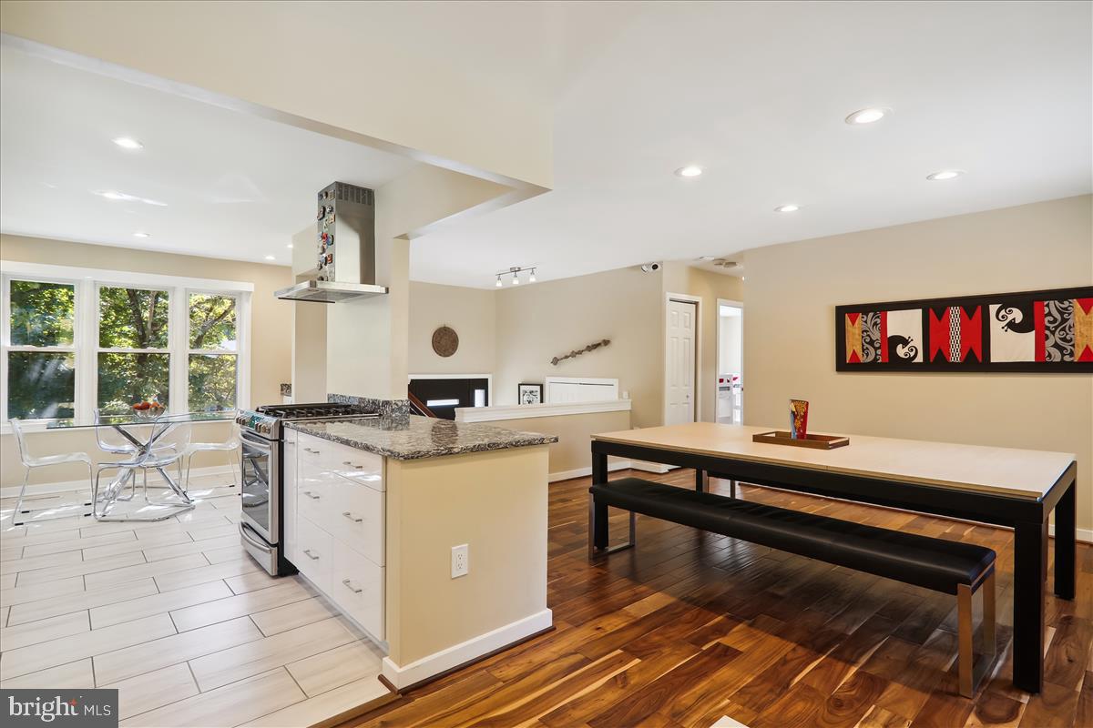 QUINCE ORCHARD KNOLLS - Residential