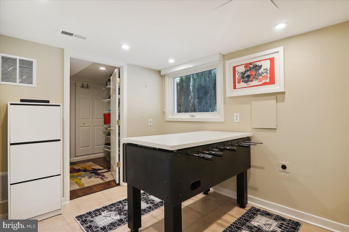 QUINCE ORCHARD KNOLLS - Residential