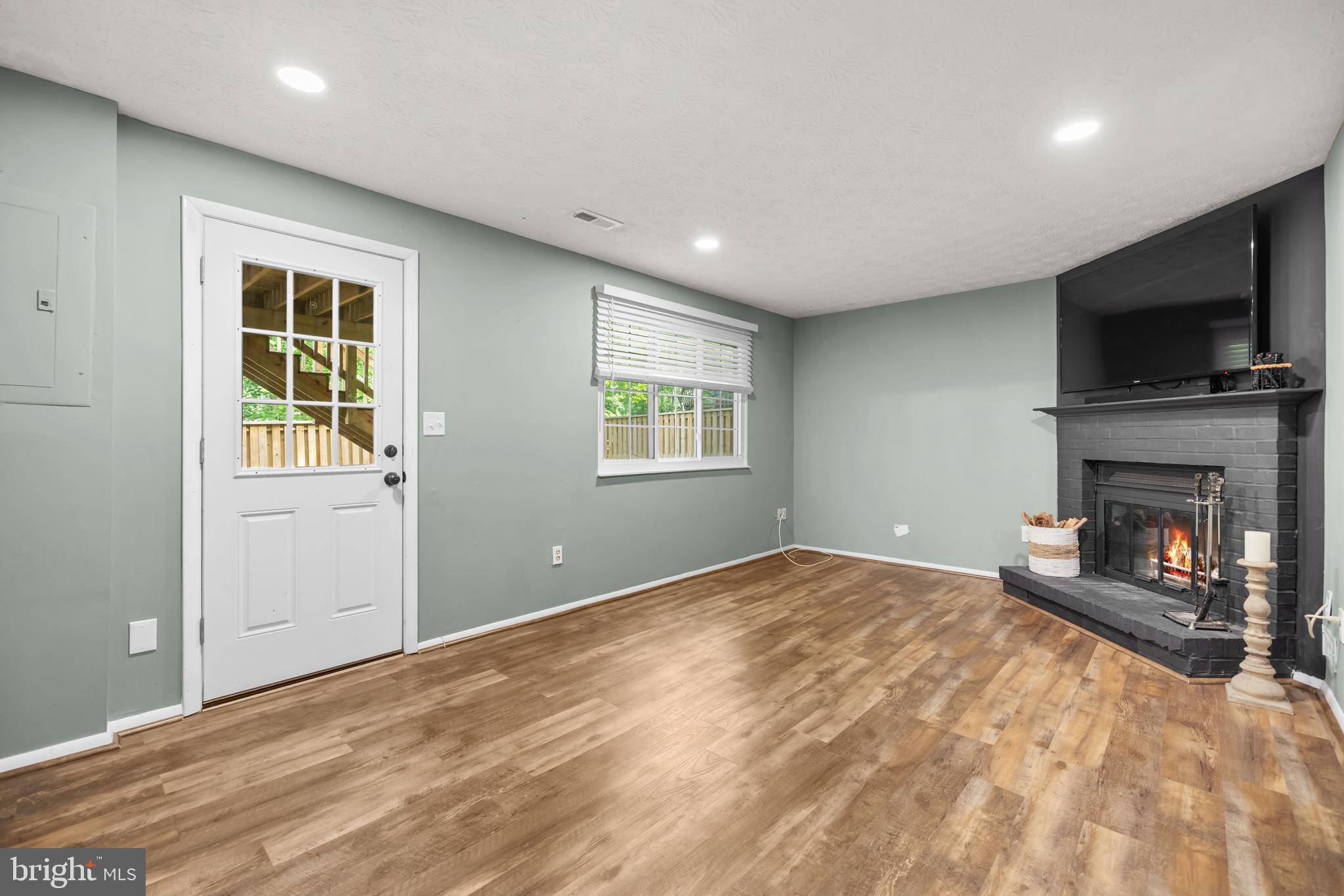 RESTON - Residential