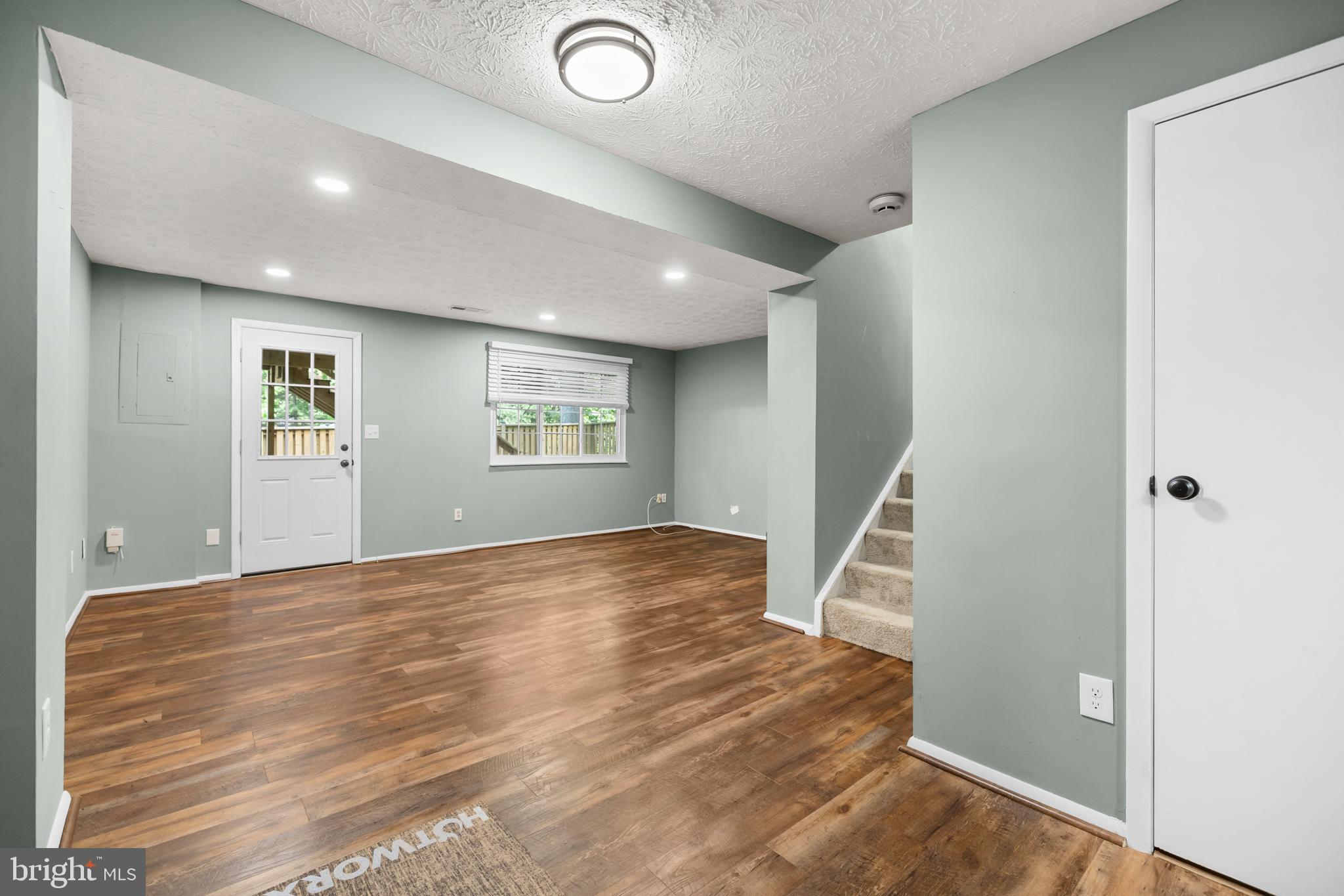RESTON - Residential