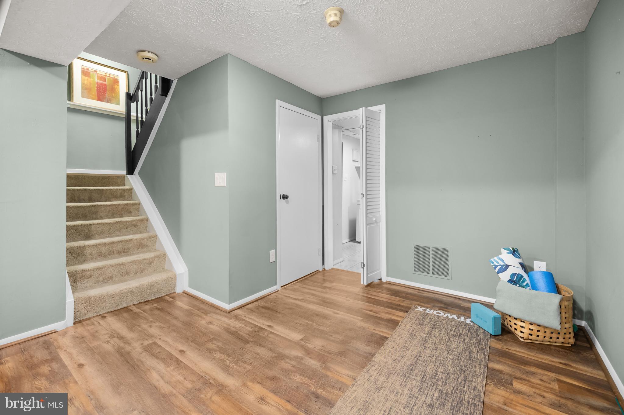 RESTON - Residential