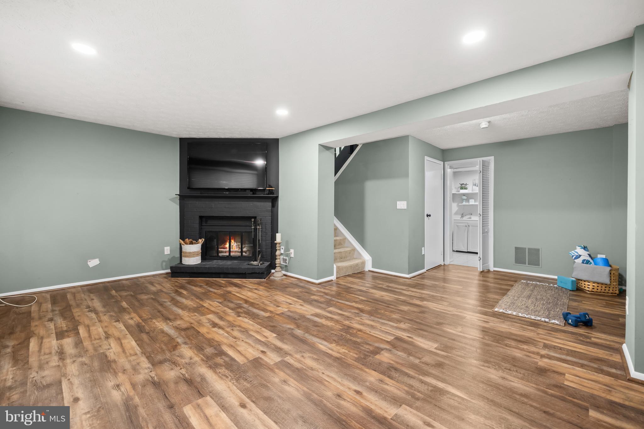RESTON - Residential