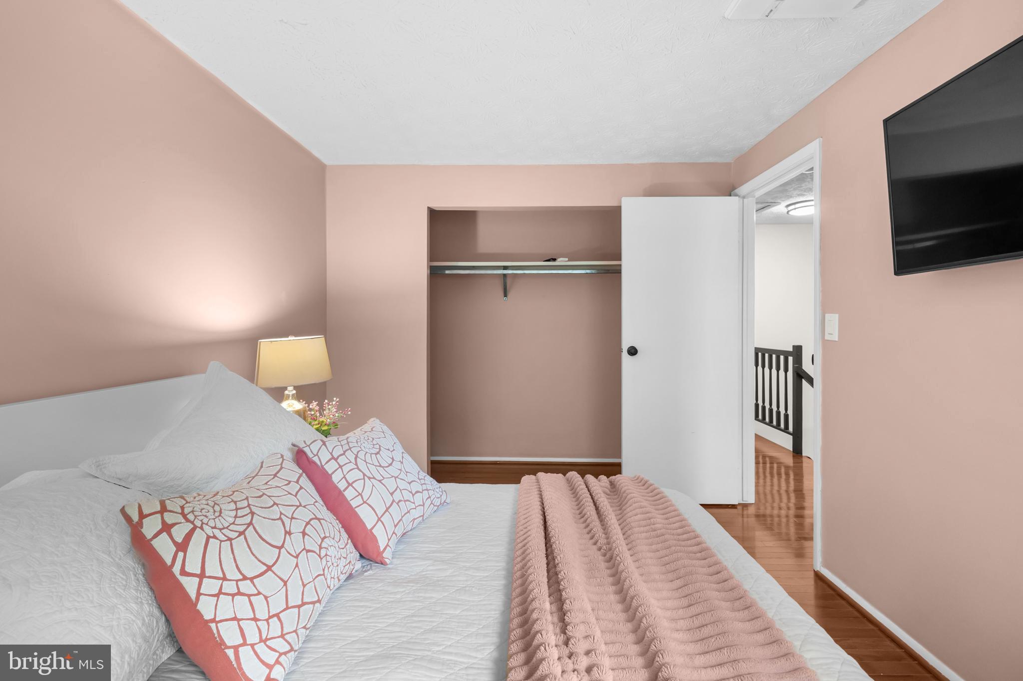 RESTON - Residential