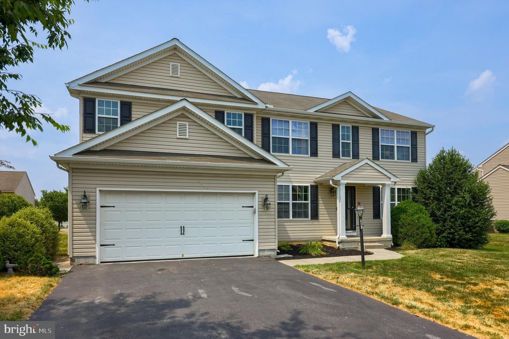 Photo of 221 FALLOWFIELD DR, LEOLA, PA 17540 (MLS # PALA2036530)