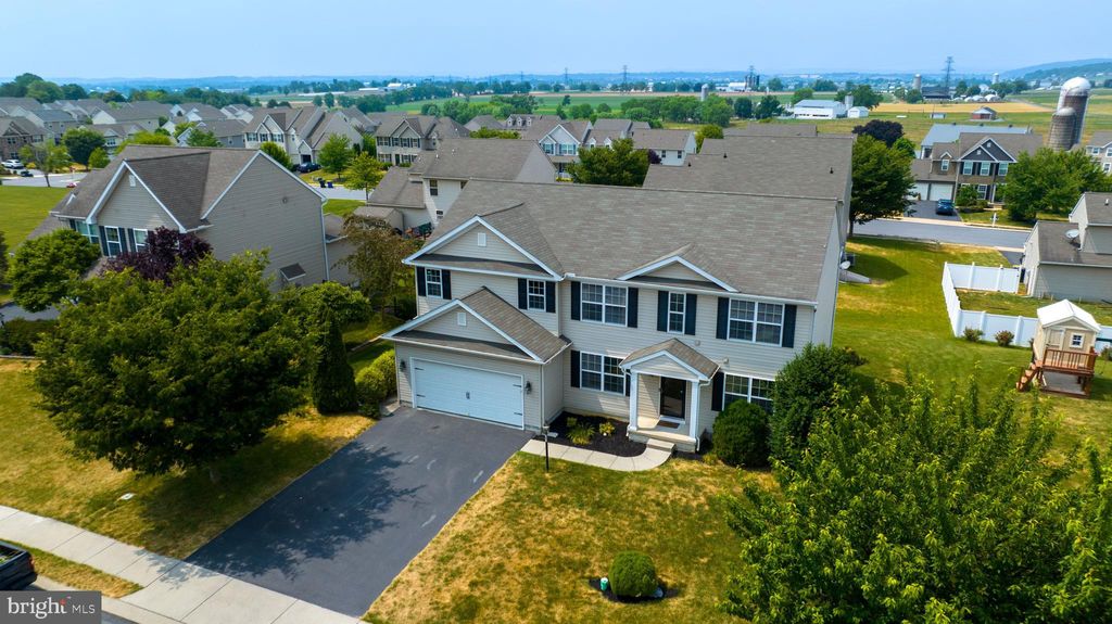 Photo of 221 FALLOWFIELD DR, LEOLA, PA 17540 (MLS # PALA2036530)