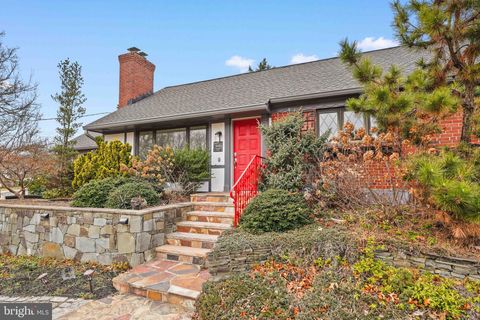 Photo of 1600 Oaklawn Ct, SILVER SPRING, MD 20903 (MLS # MDMC2212314)