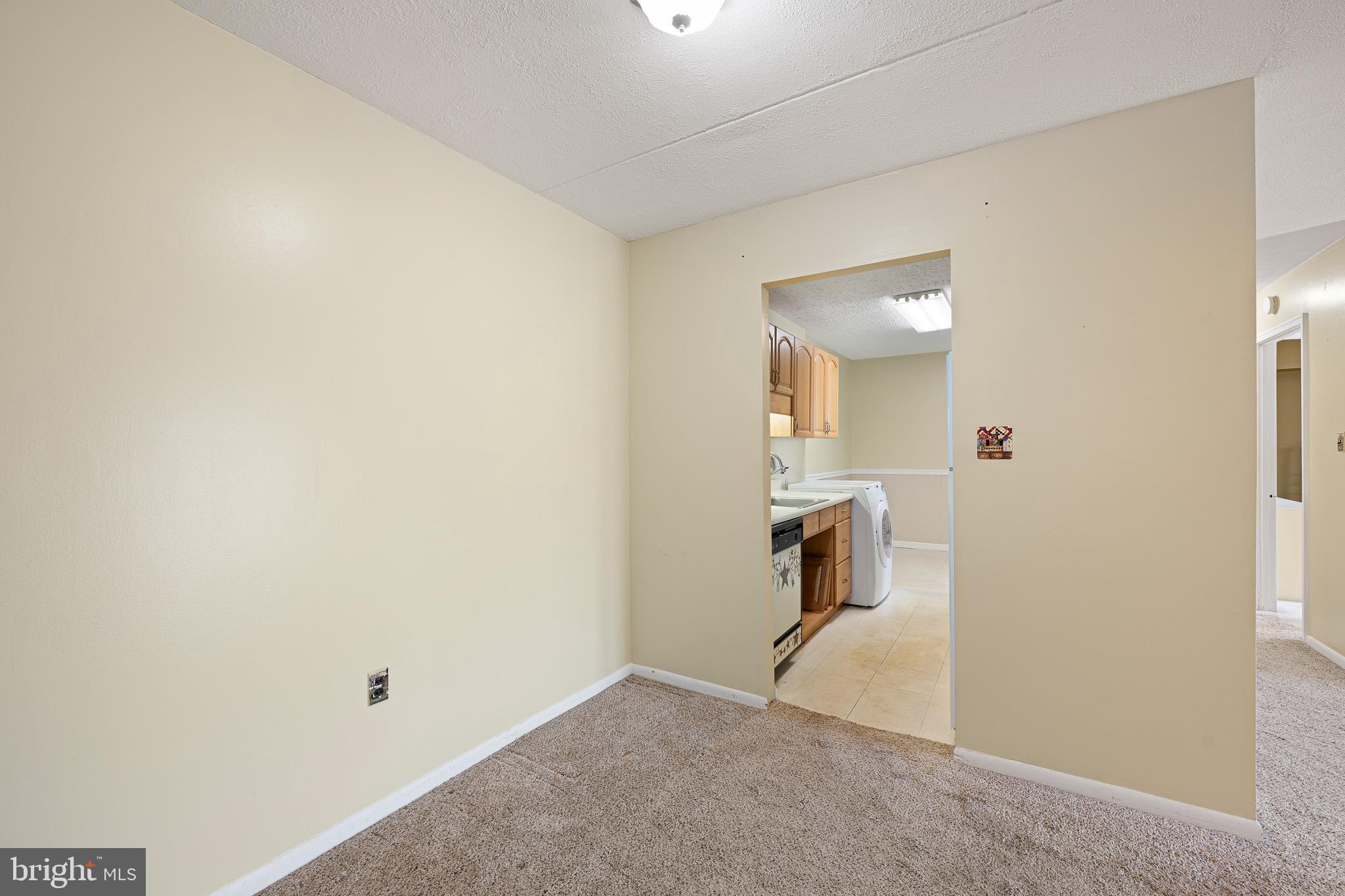 ENGLISH VILLAGE - Residential