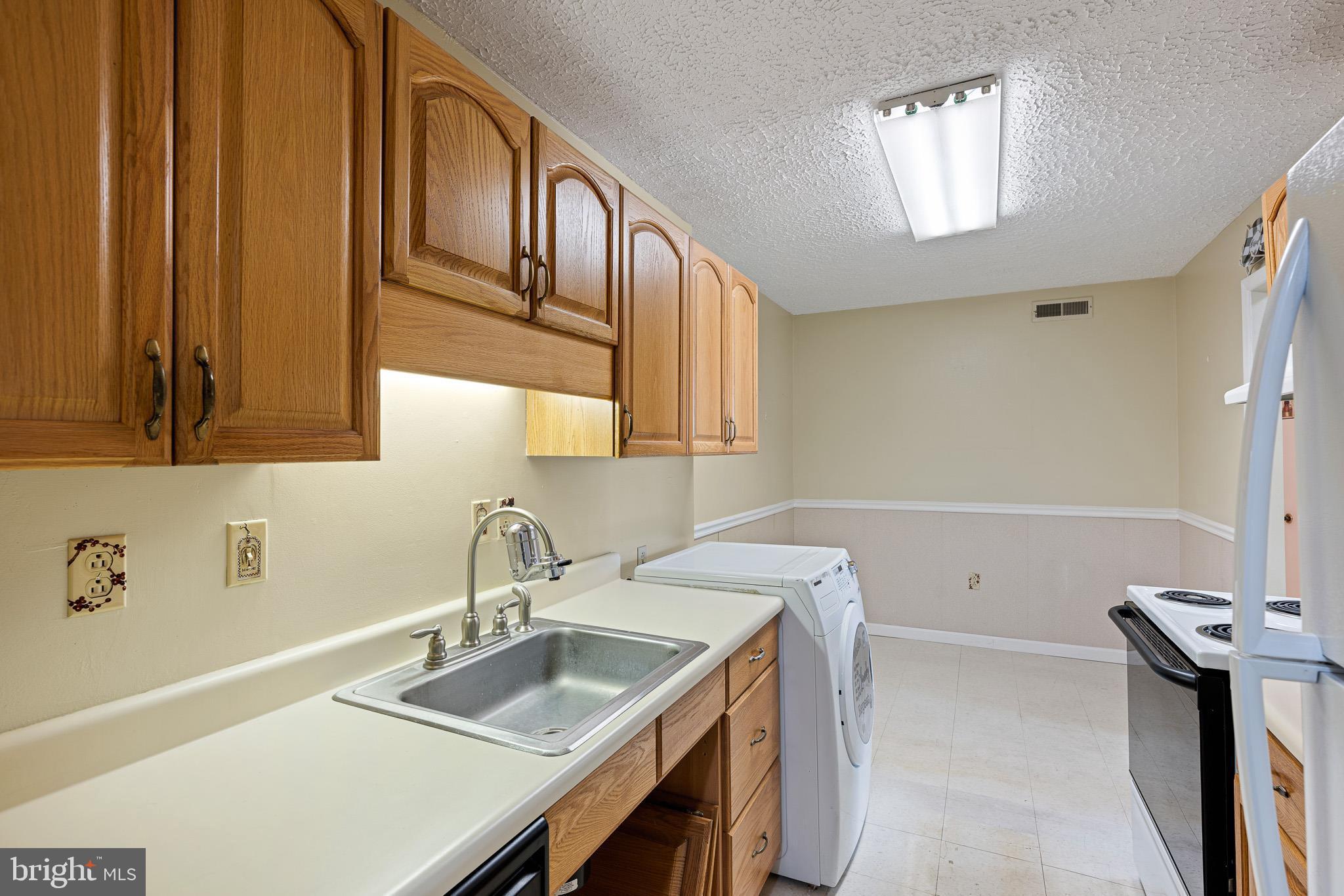 ENGLISH VILLAGE - Residential