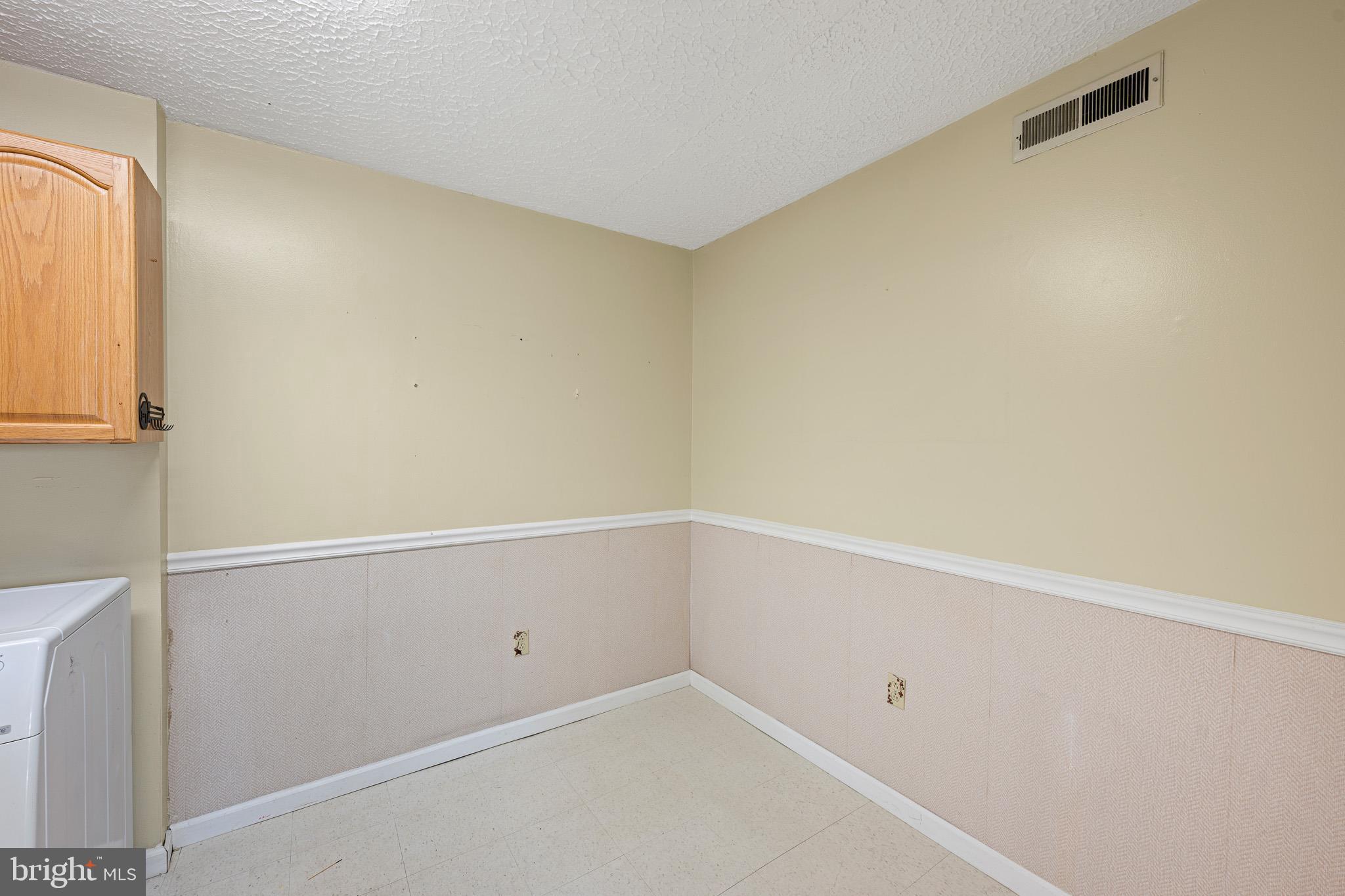 ENGLISH VILLAGE - Residential