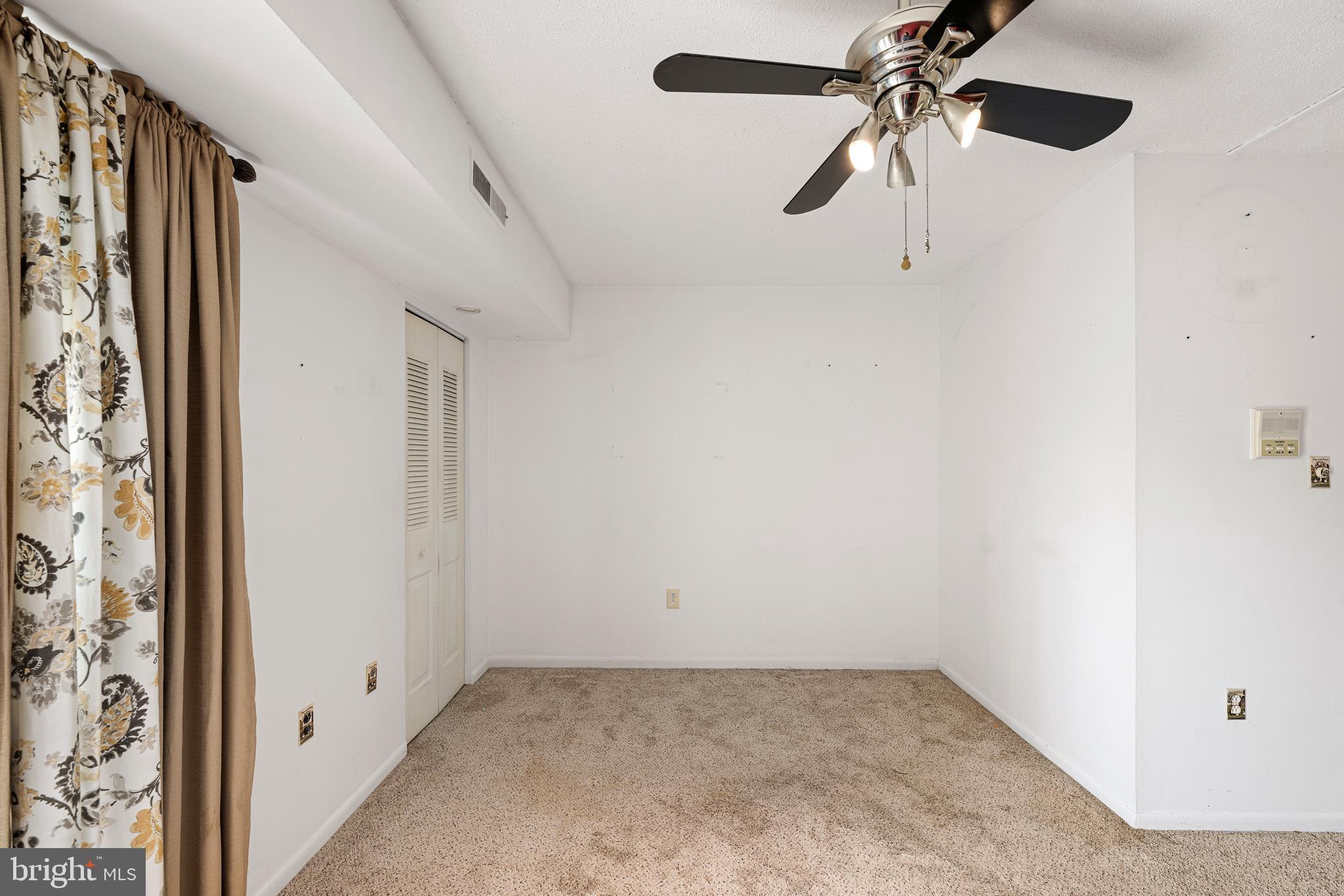 ENGLISH VILLAGE - Residential