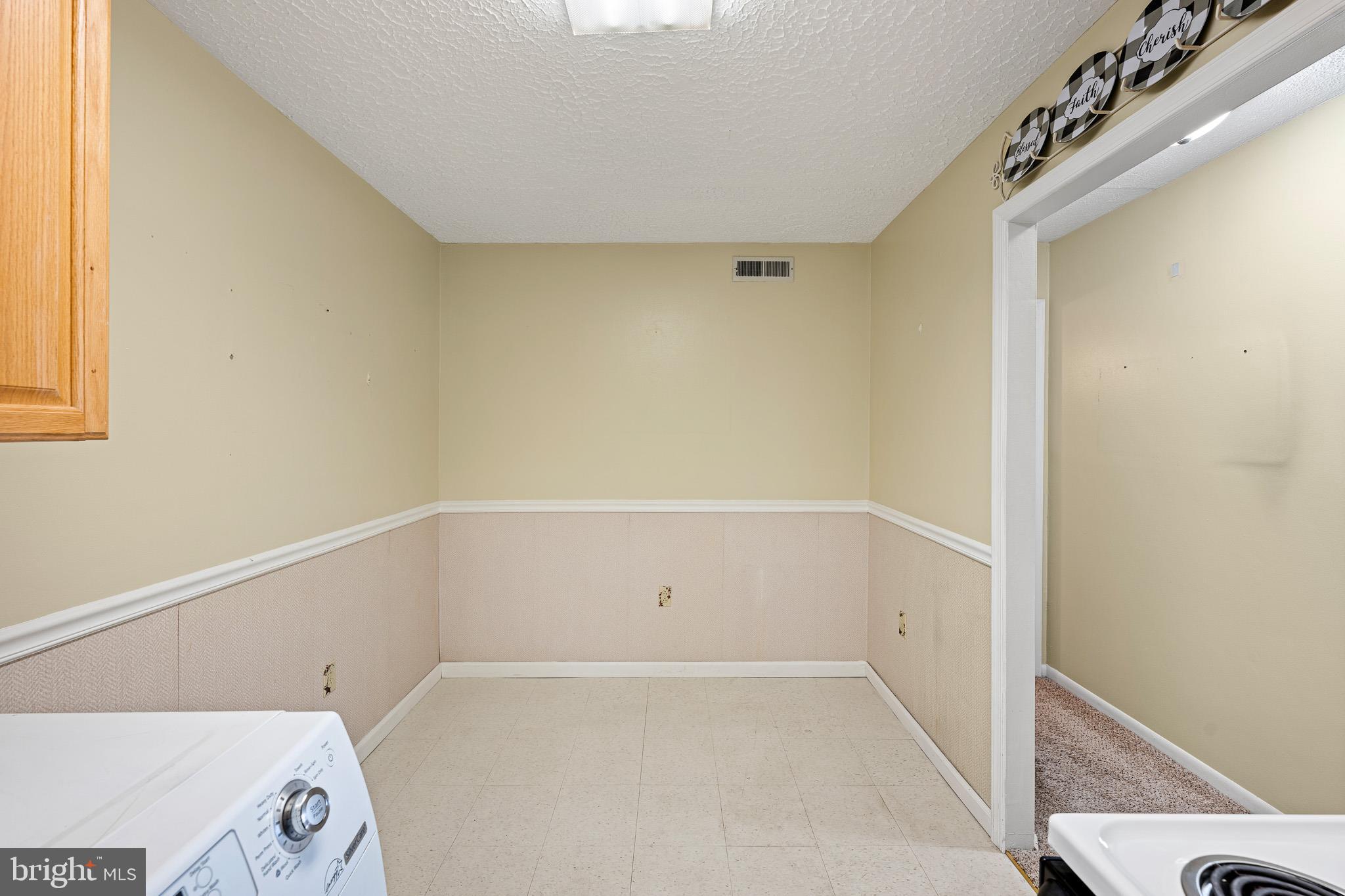 ENGLISH VILLAGE - Residential