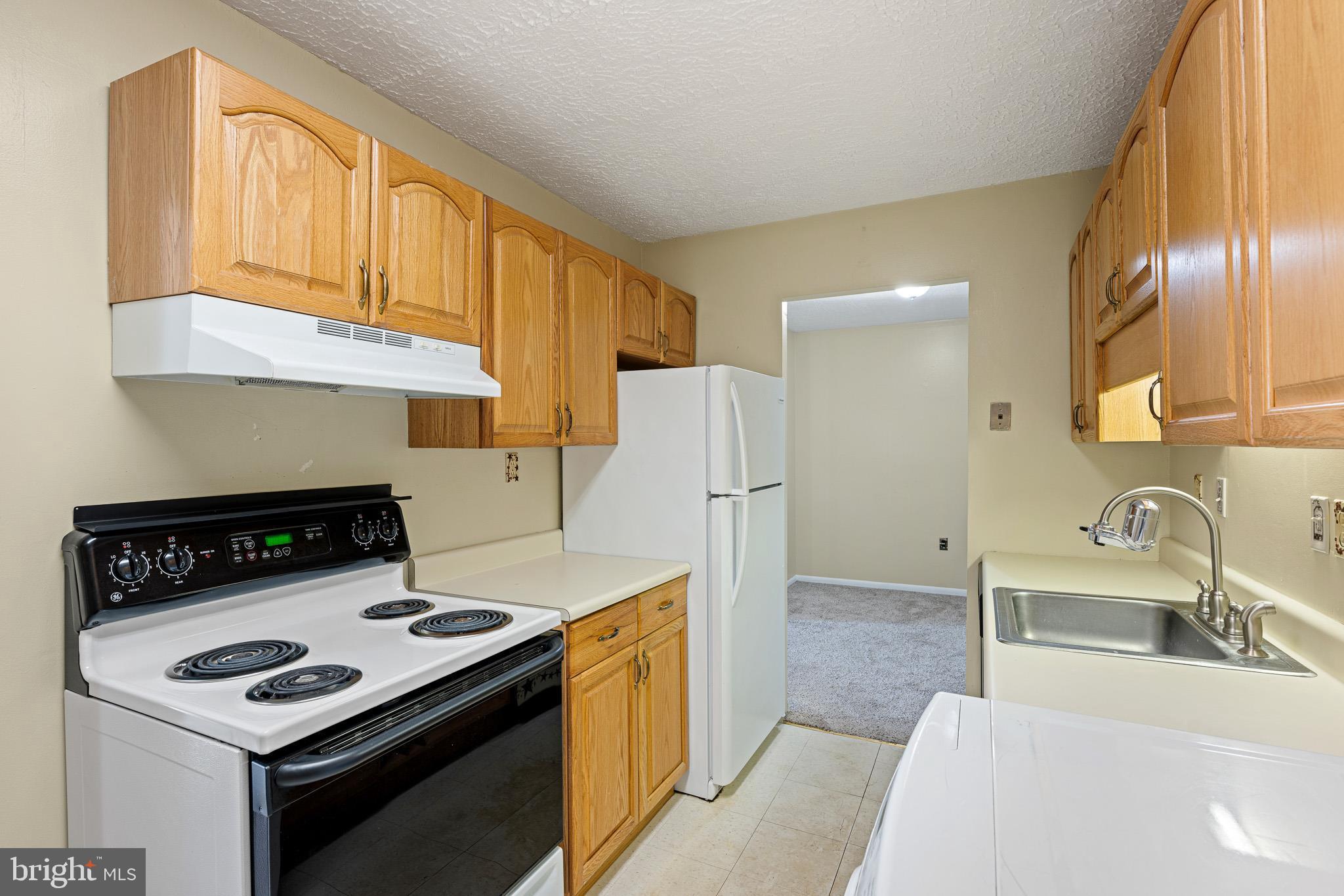 ENGLISH VILLAGE - Residential