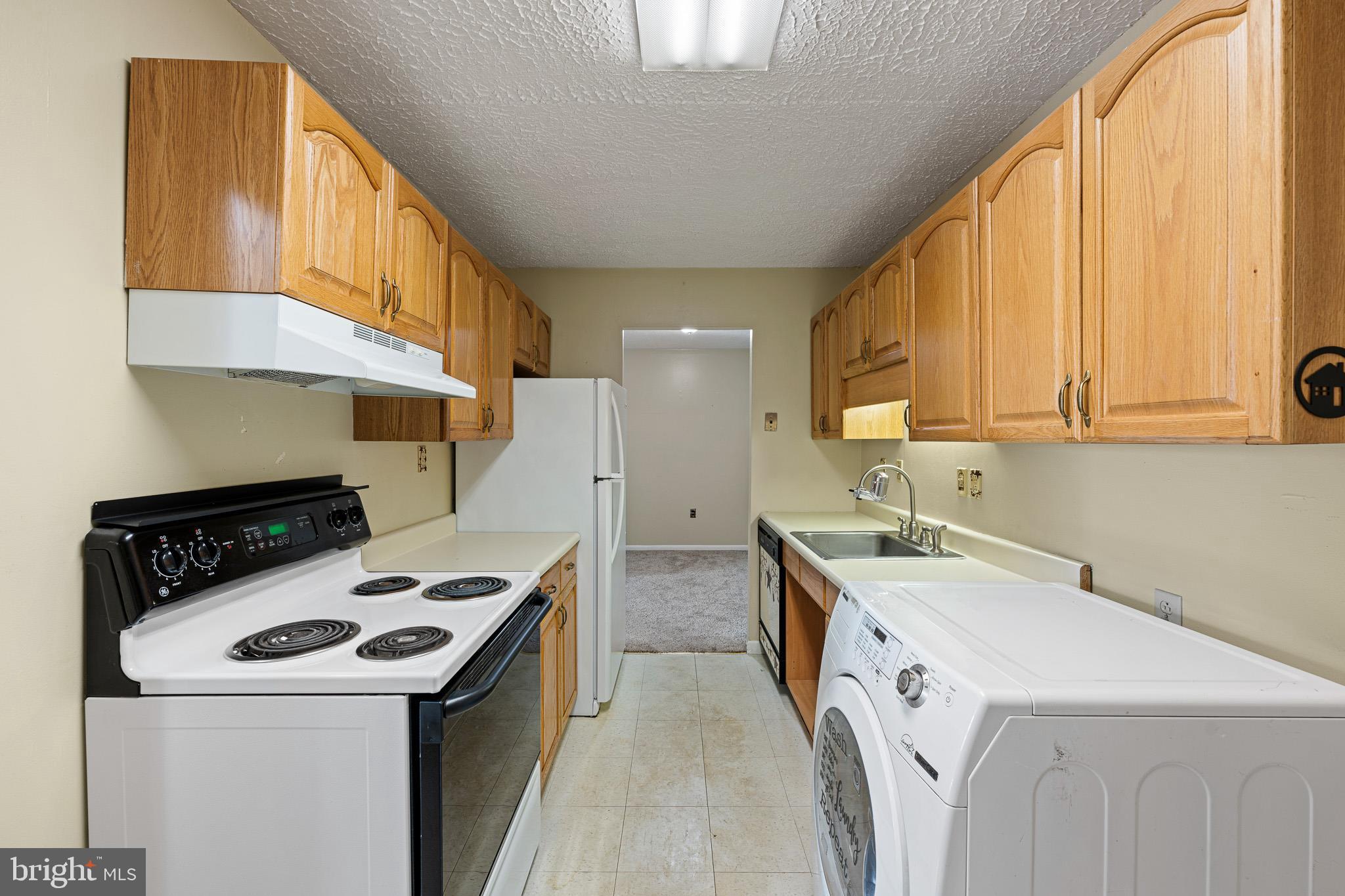 ENGLISH VILLAGE - Residential