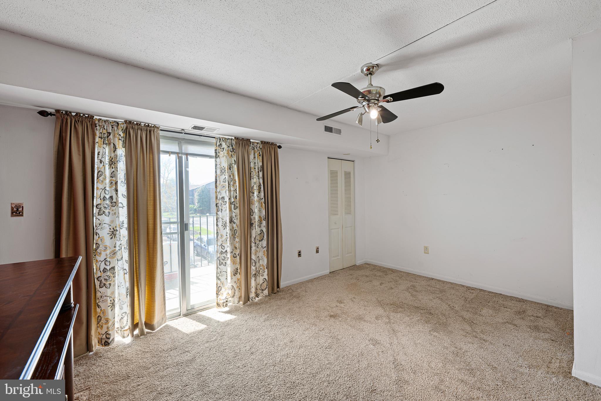 ENGLISH VILLAGE - Residential