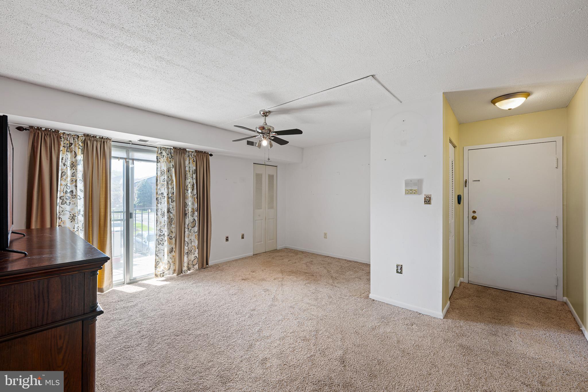 ENGLISH VILLAGE - Residential