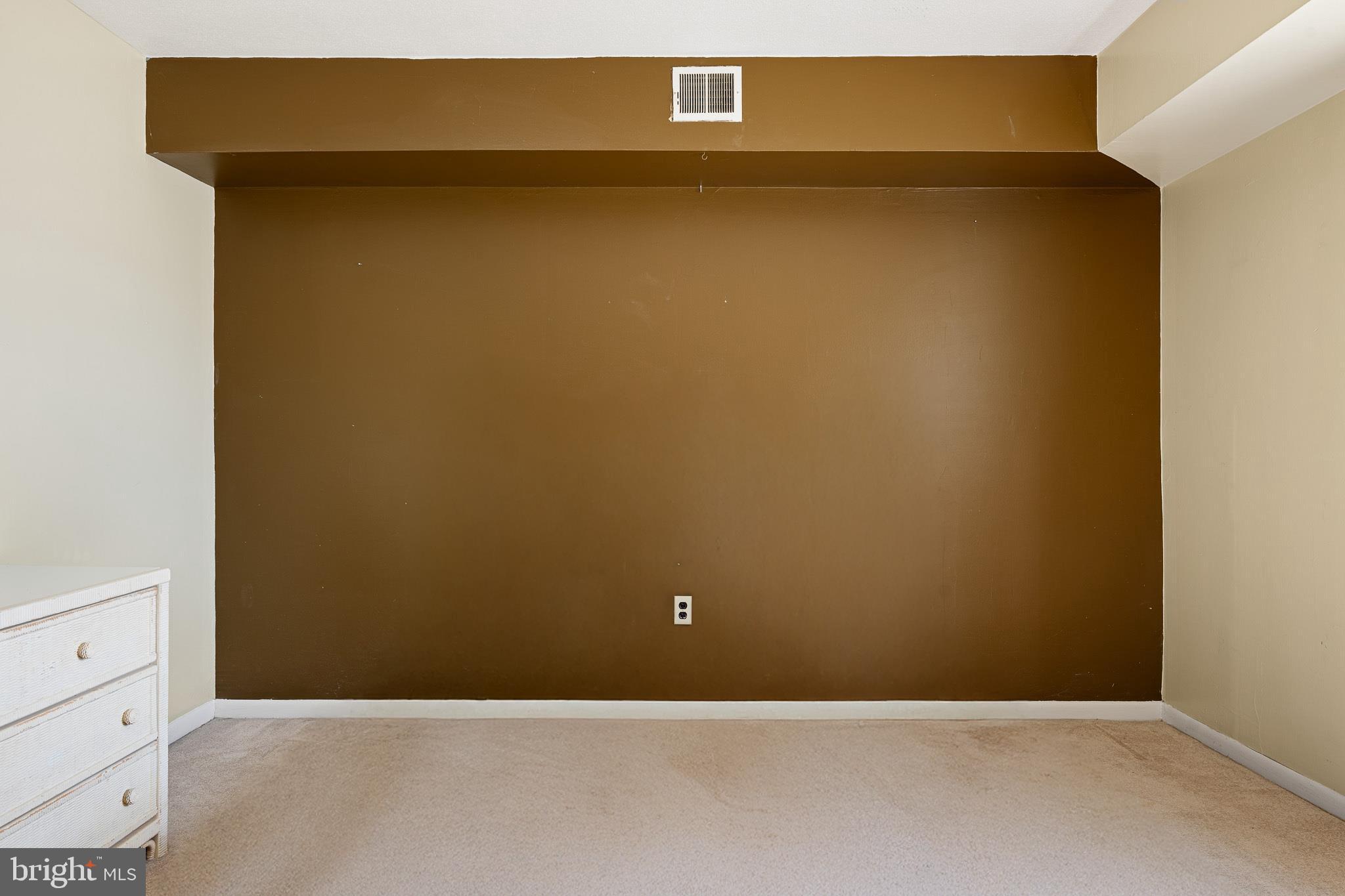 ENGLISH VILLAGE - Residential