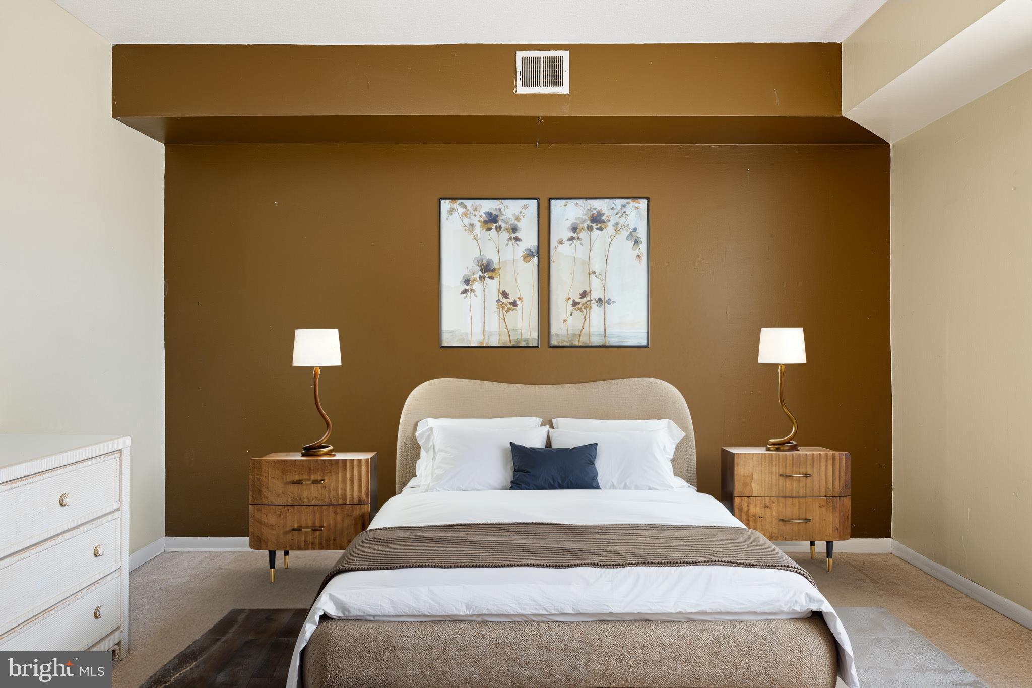 ENGLISH VILLAGE - Residential