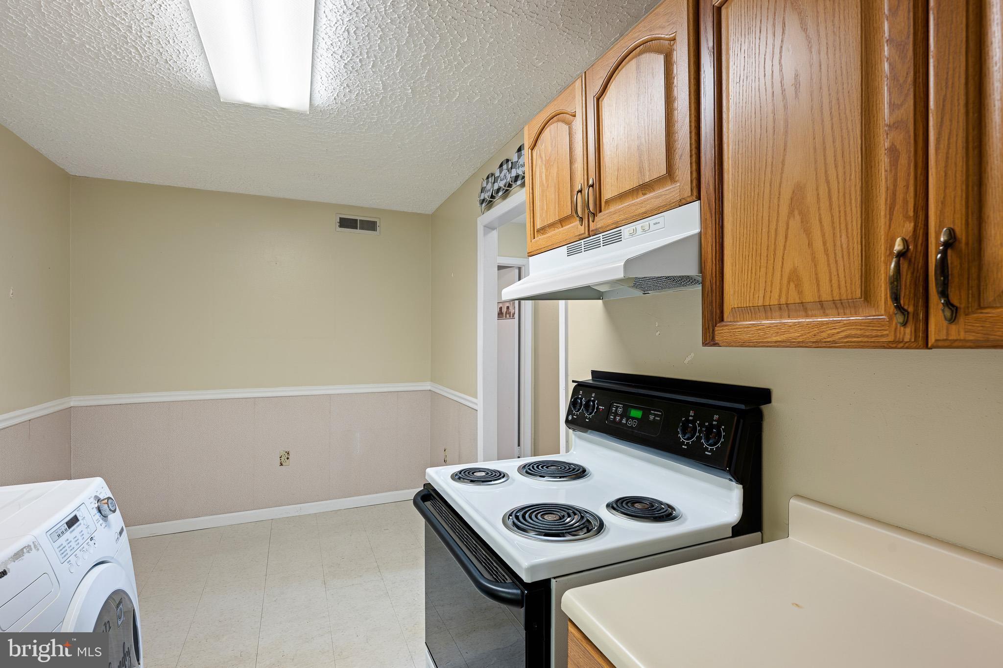 ENGLISH VILLAGE - Residential