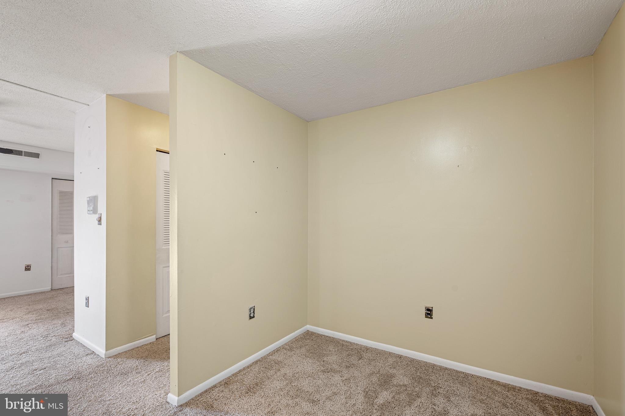 ENGLISH VILLAGE - Residential