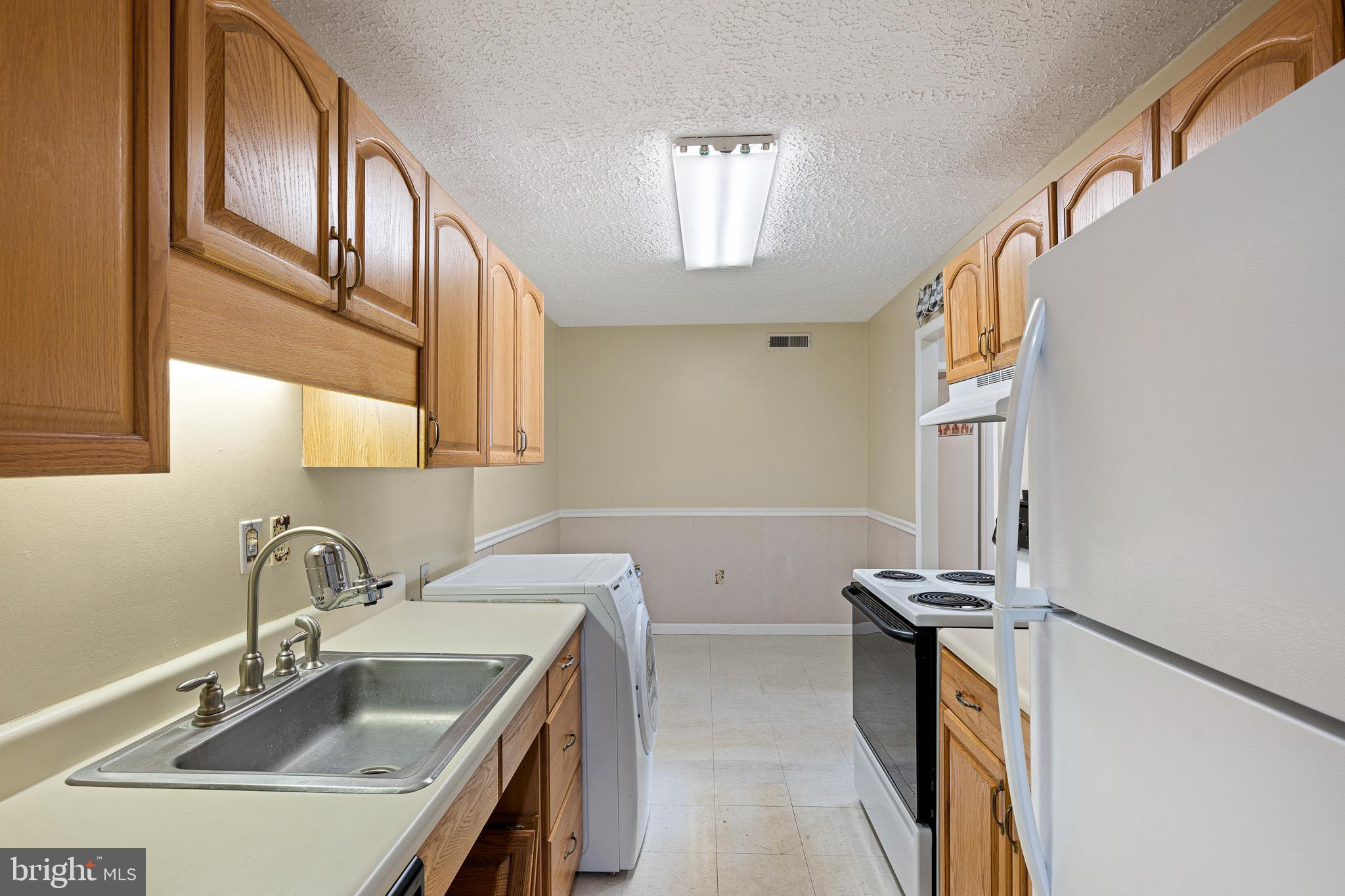 ENGLISH VILLAGE - Residential