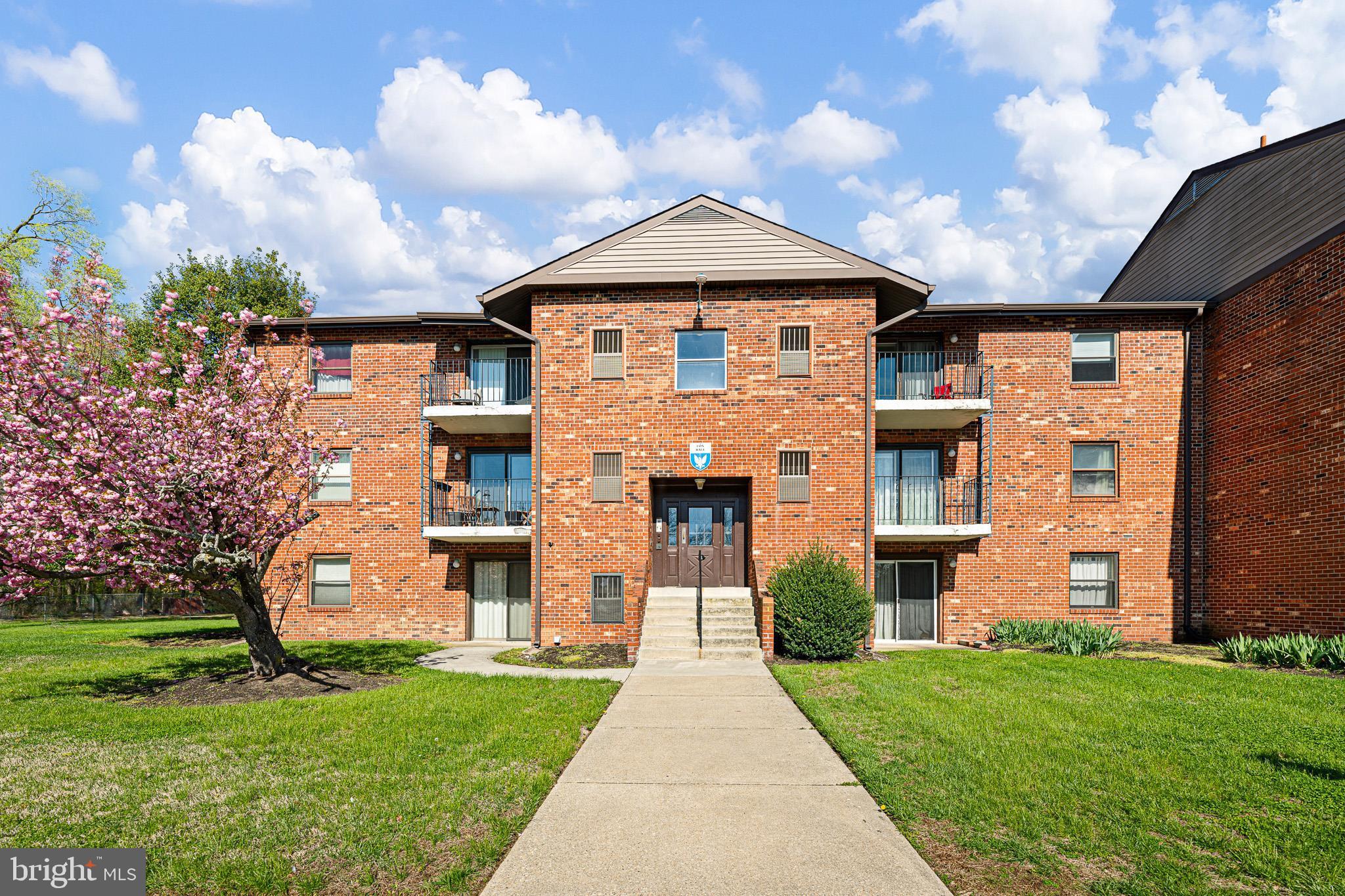ENGLISH VILLAGE - Residential