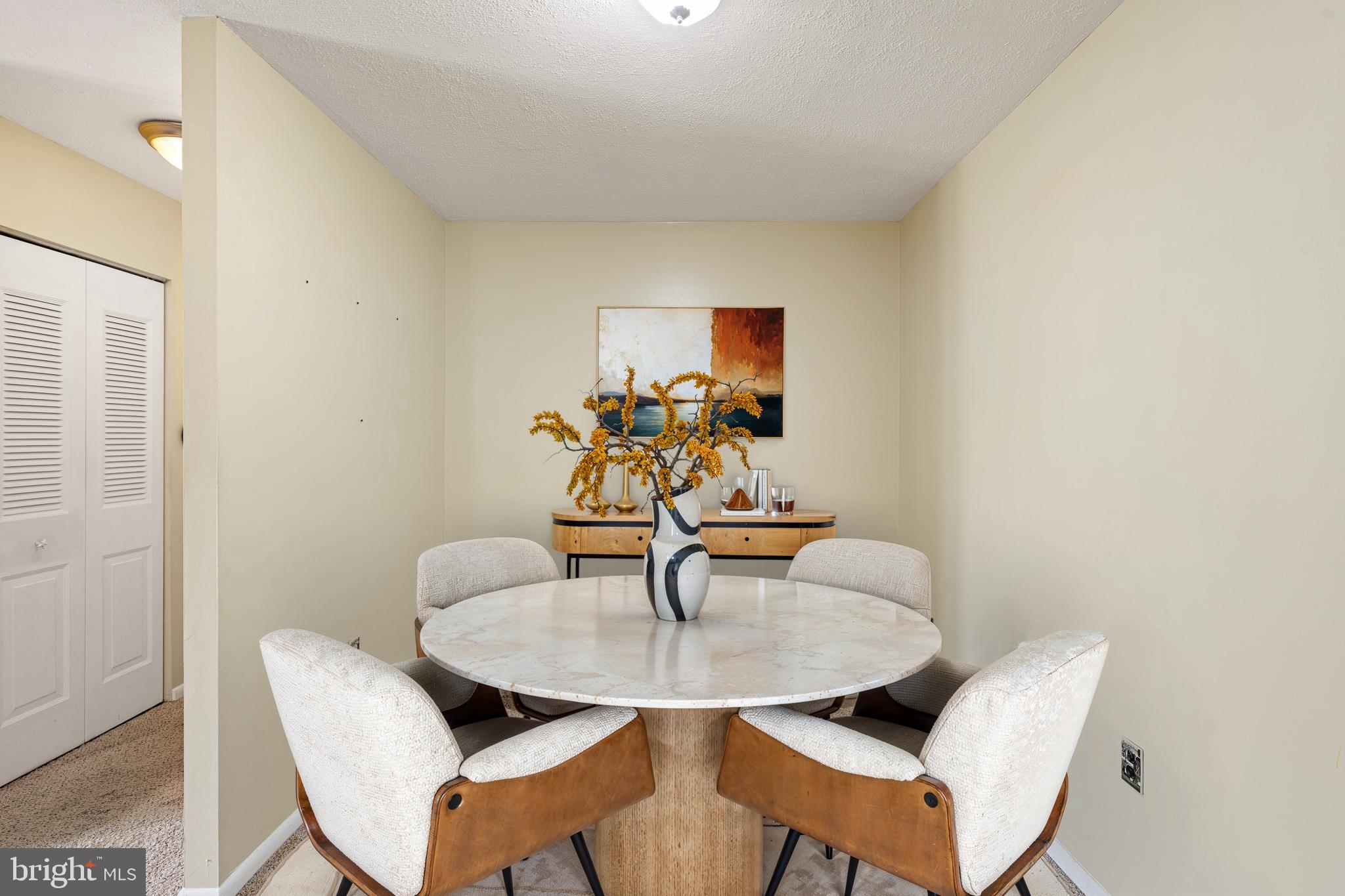 ENGLISH VILLAGE - Residential