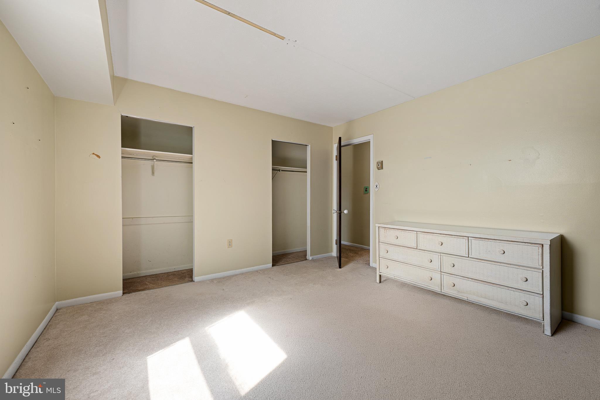 ENGLISH VILLAGE - Residential