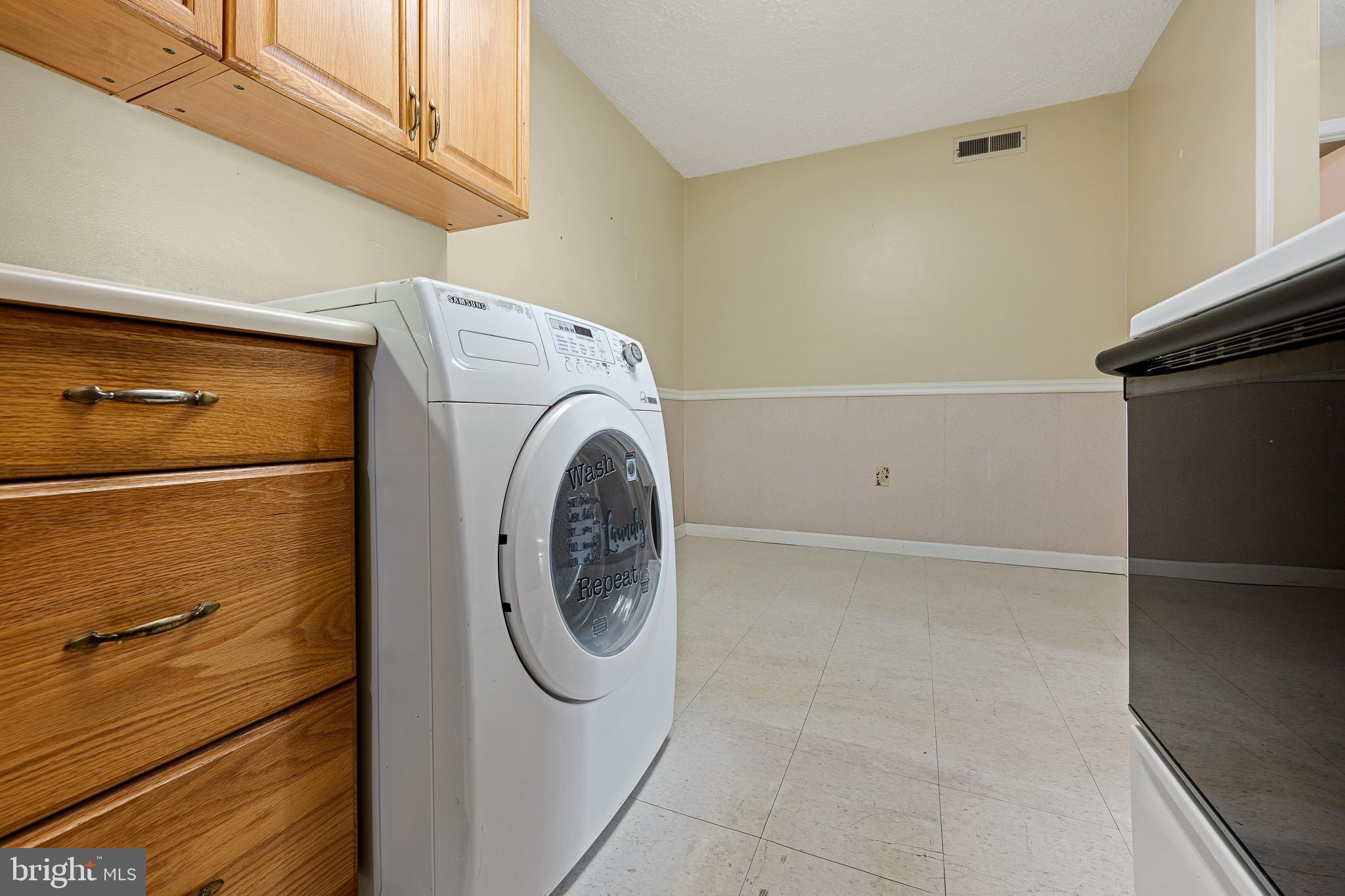 ENGLISH VILLAGE - Residential