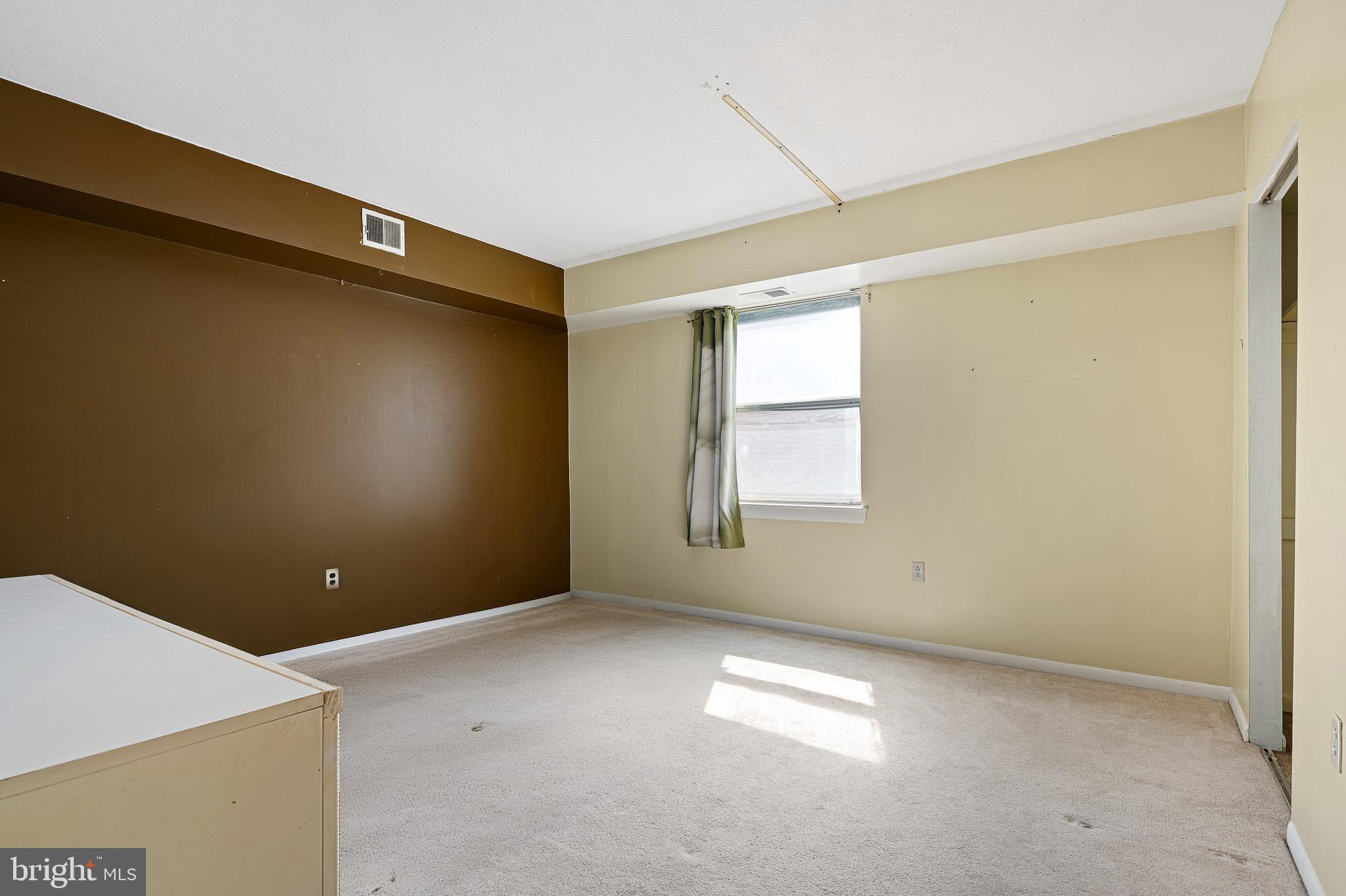 ENGLISH VILLAGE - Residential