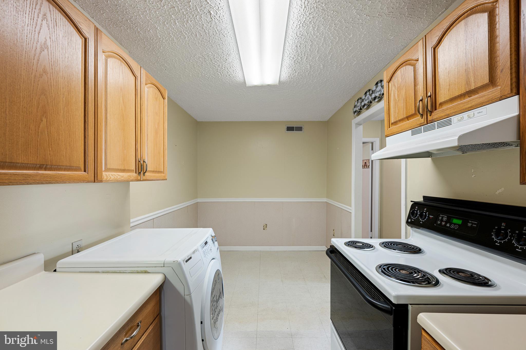 ENGLISH VILLAGE - Residential