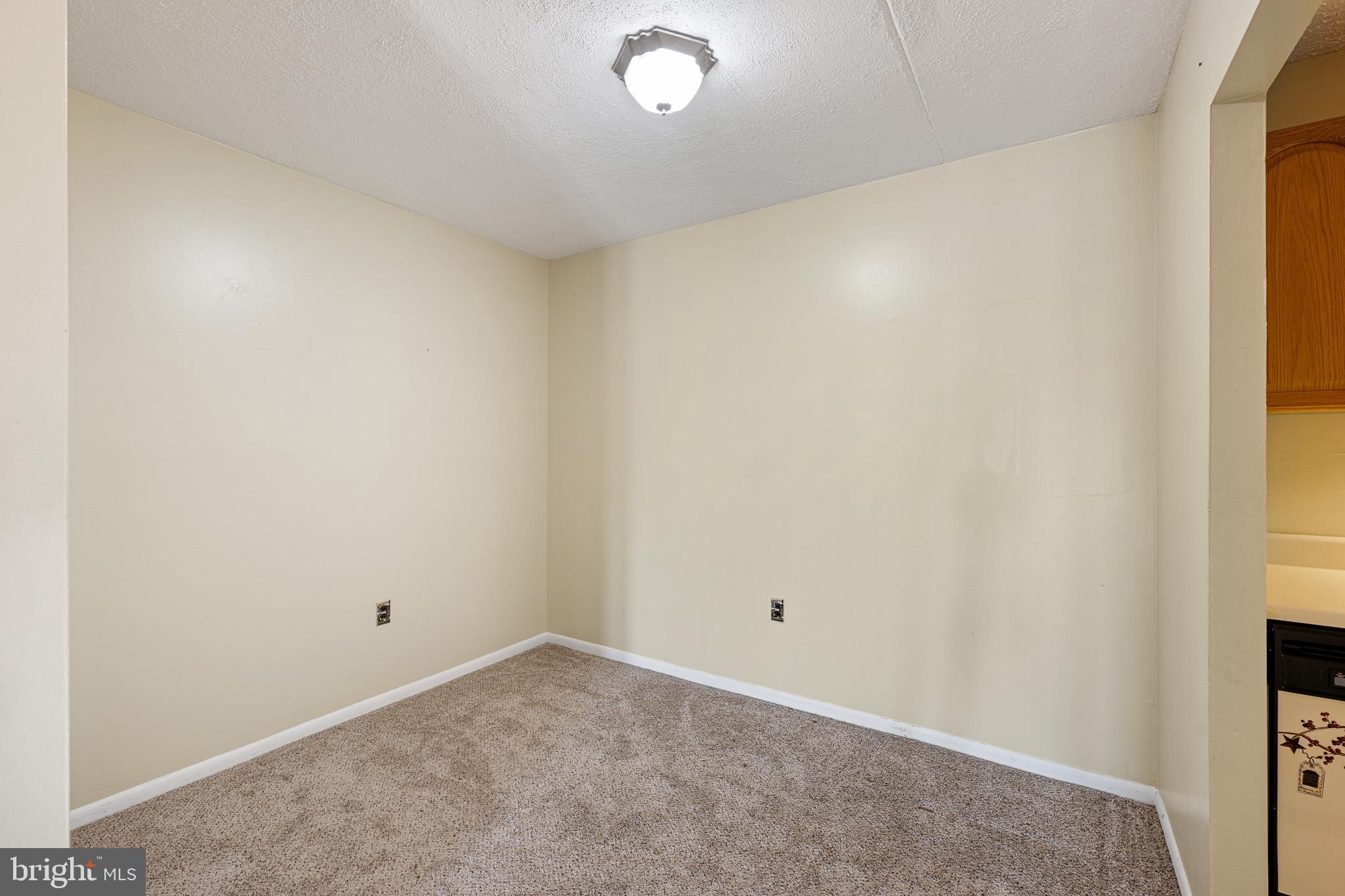 ENGLISH VILLAGE - Residential