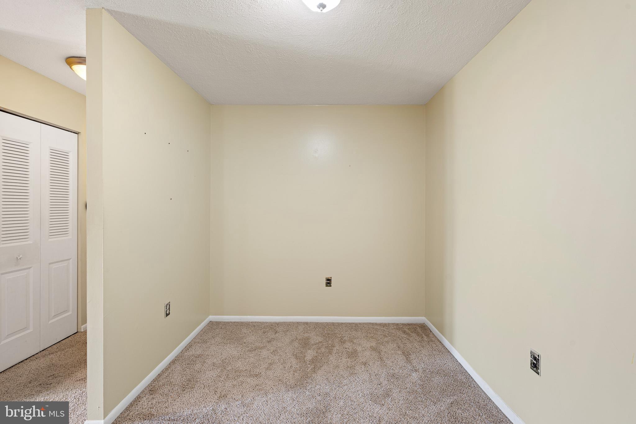 ENGLISH VILLAGE - Residential