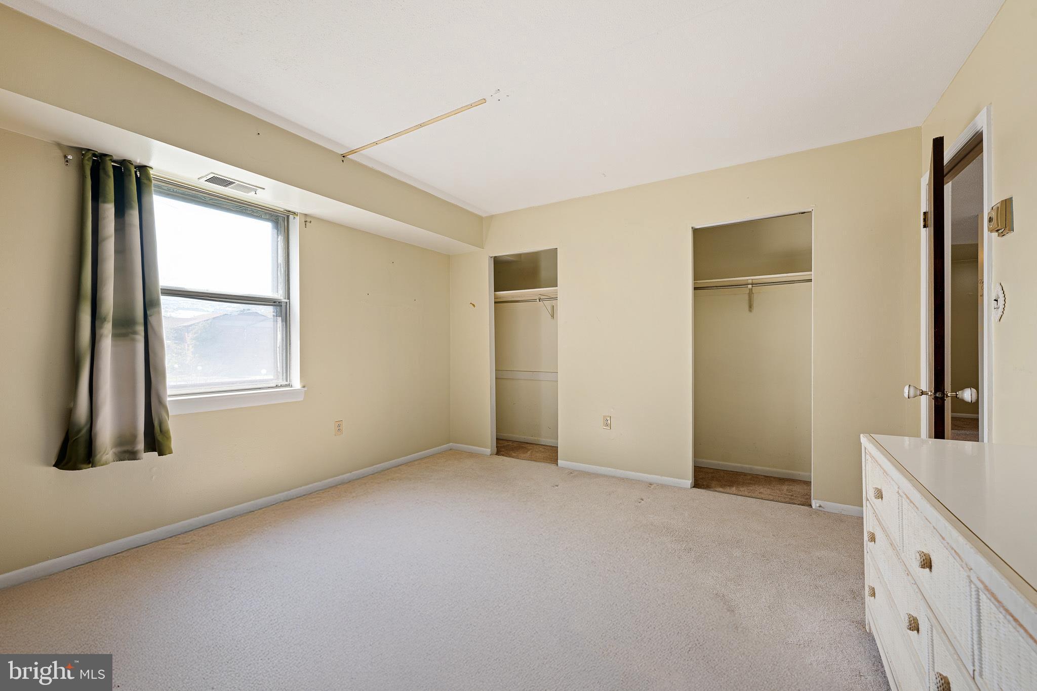 ENGLISH VILLAGE - Residential