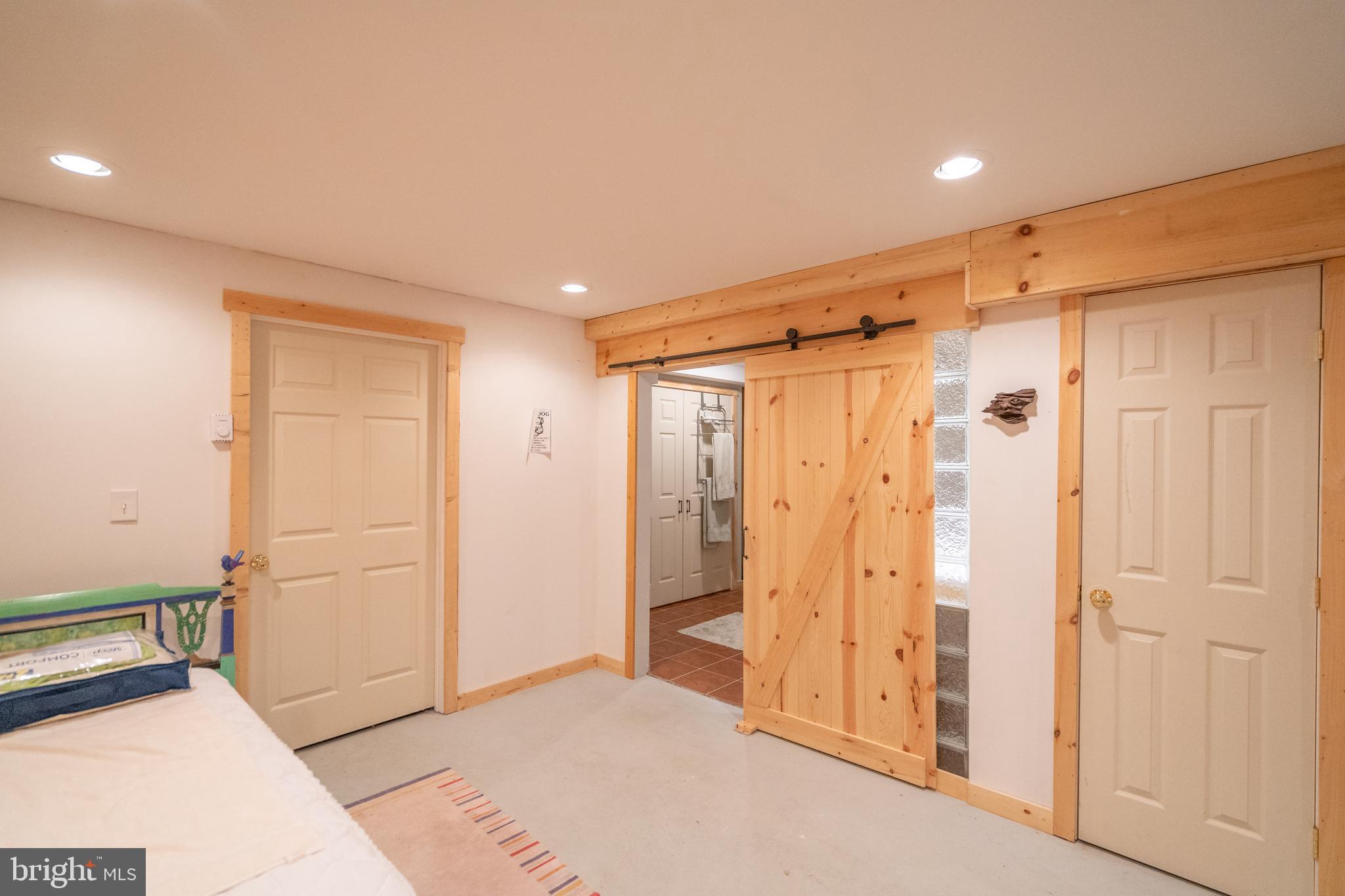 ROUSE MOUNTAIN - Residential