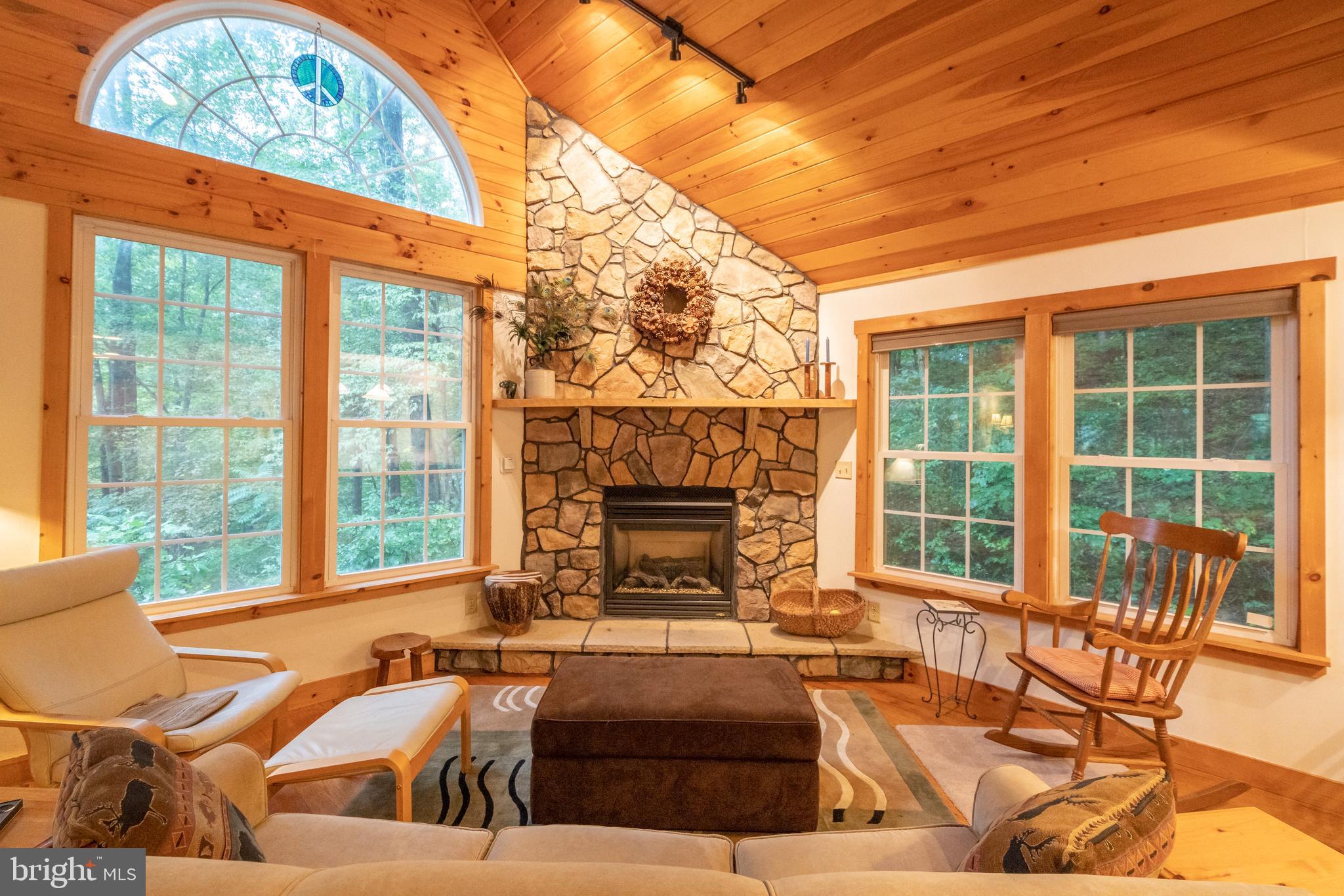 ROUSE MOUNTAIN - Residential