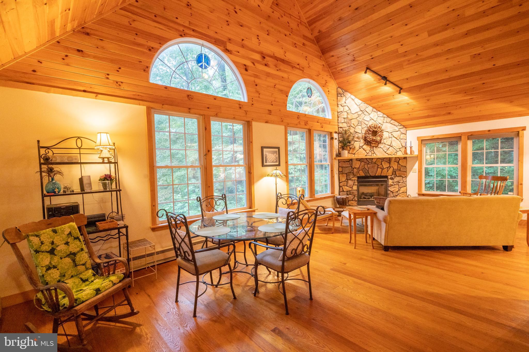 ROUSE MOUNTAIN - Residential