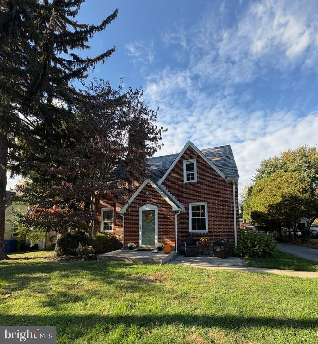 Photo of 845 Paramount Avenue, LANCASTER, PA 17602 (MLS # PALA2079904)