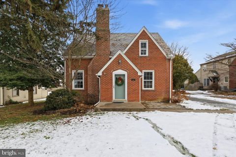 Photo of 845 Paramount Avenue, LANCASTER, PA 17602 (MLS # PALA2079904)