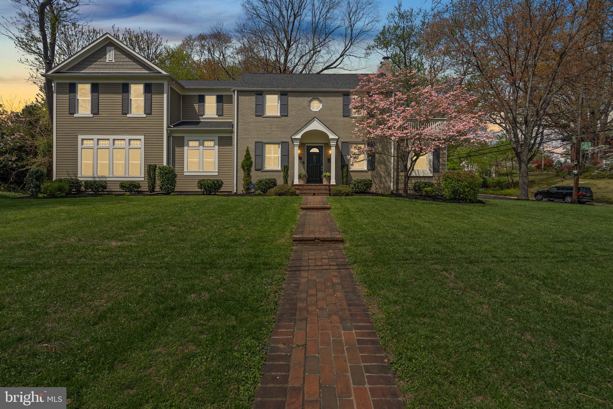 221 WILLIAMSBURG DRIVE
