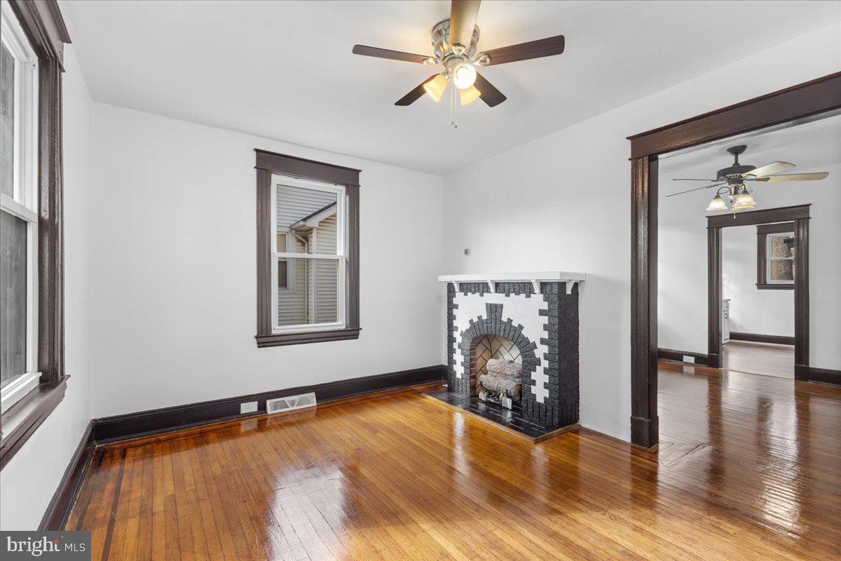 GLEN OAKS - Residential