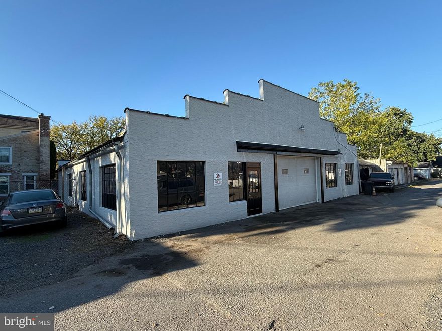 Facing Lesher Alley, behind the residential home on King St. This large 3,500 sqft commercial unit offers endless possibilities. Most recently was used as a garage by a mechanic. The concrete floors and wide open areas make this ideal for another mechanic, specialty auto shop, auto detailing, car wash facility, fleet maintenance, equipment service facility, contractor base, storage and prep facility, custom shop, maker space, equipment repair business.
The unit comes with a globe hoist air lift, exhaust ventilation system, pneumatic retractable hose reels, floor drain, and a 360-degree swiveling hose arm. If you are just starting your own business, expanding your current business, or just need more space this unit is perfect for you.