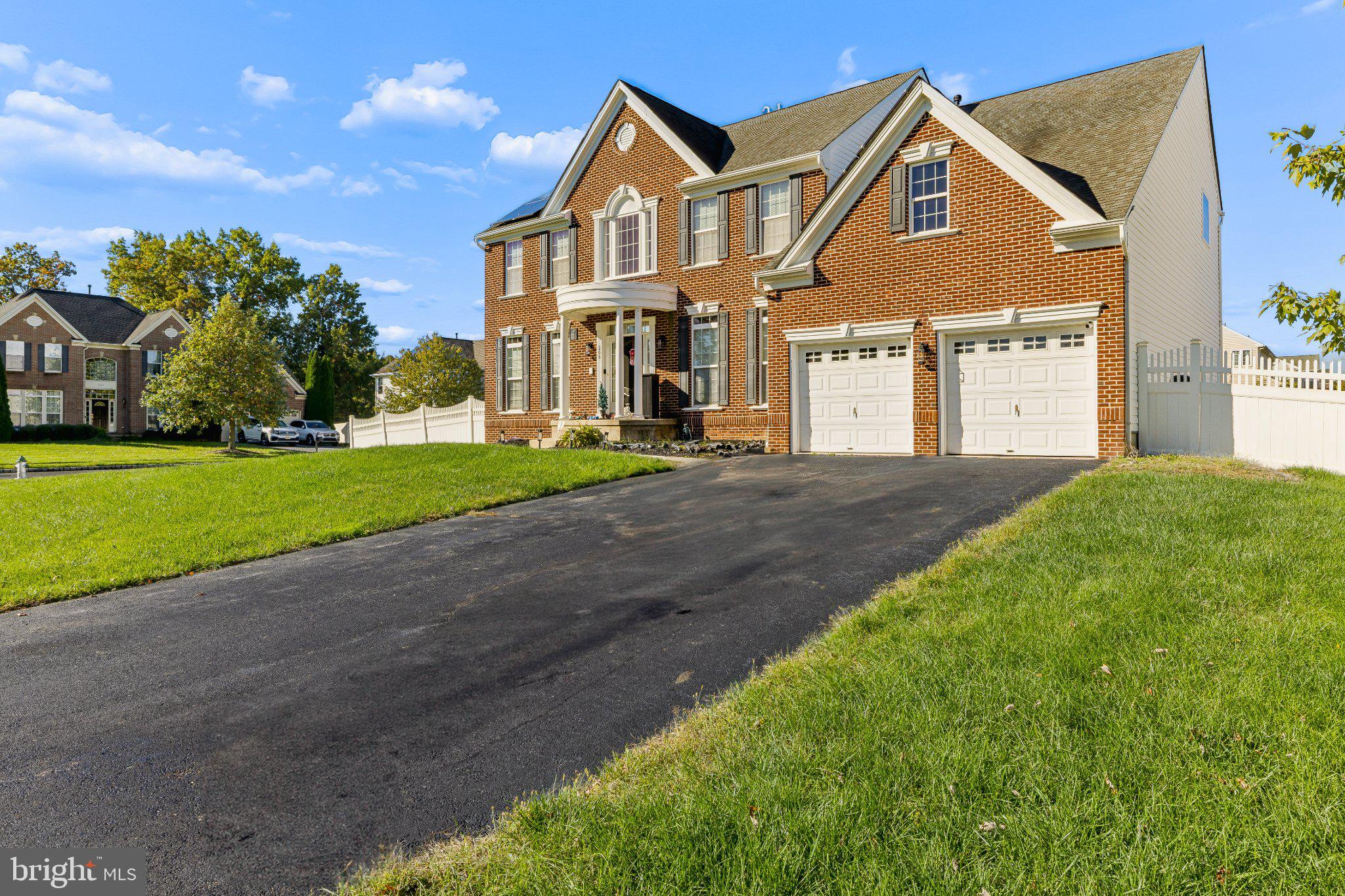 209 BUCKINGHAM COURT