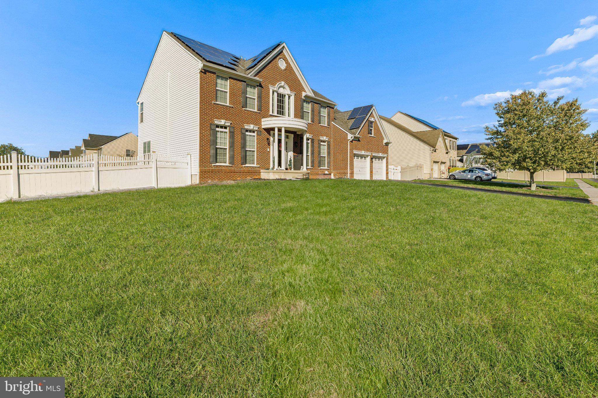 209 BUCKINGHAM COURT